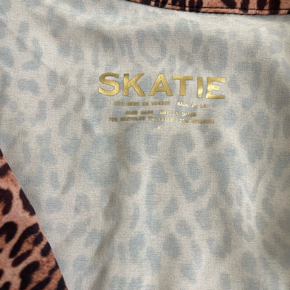 Skatie Cheetah Top - Picture 2 of 2